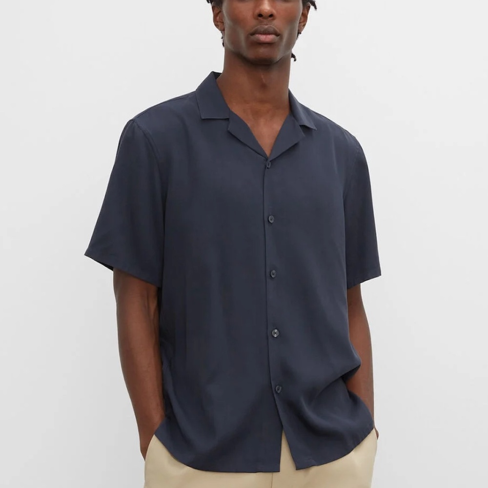 Short Sleeve Textured Camp Collar Shirt - New With Tags - NEVER WORN - Navy